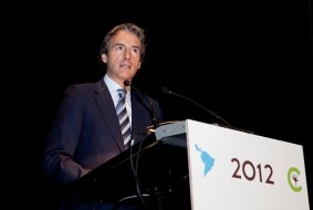 Iñígo de la Serna, Presidente de la FEMP, junto a Miguel Arias Cañete, Ministro de Agricultura, Alimentación y Medio Ambiente y Gonzalo Echagüe, Presidente de la Fundación CONAMA